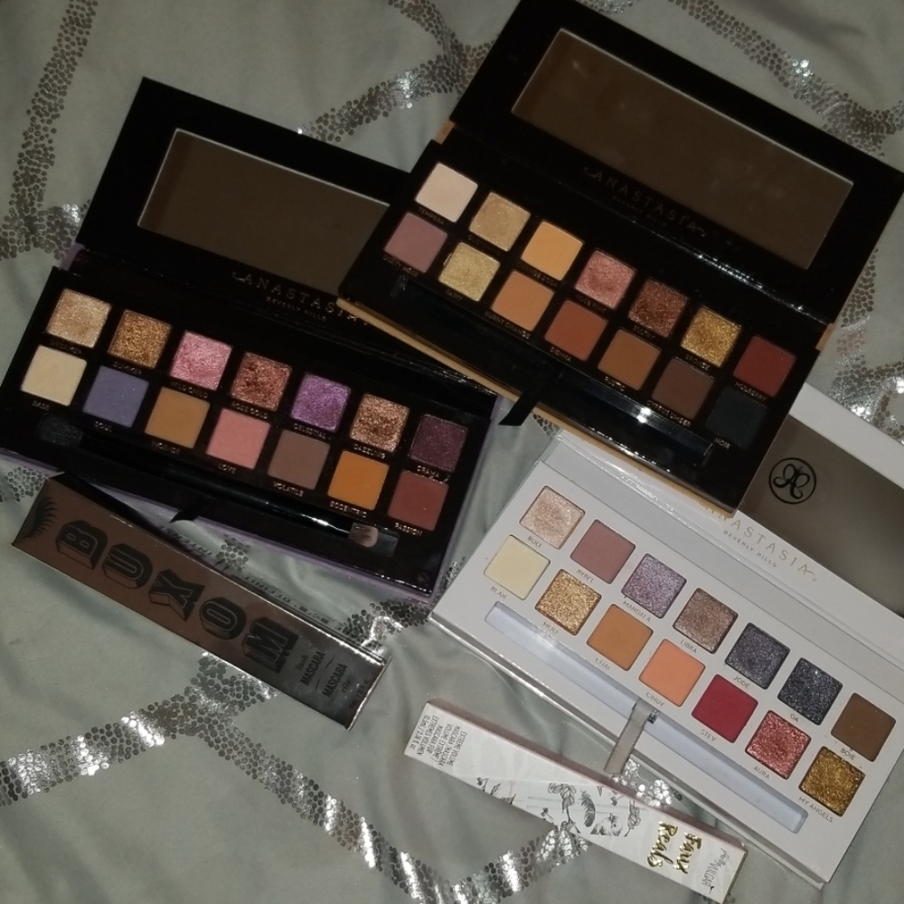 Abh palettes and 2 mascara